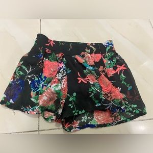 CHARLOTTE RUSSE Women’s Shorts Floral Short Casual Size S